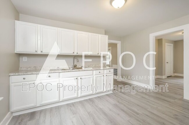 Building Photo - 2409 Waterbury St