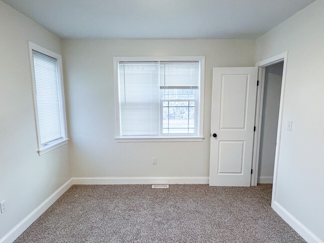 Building Photo - 194 Commercial St