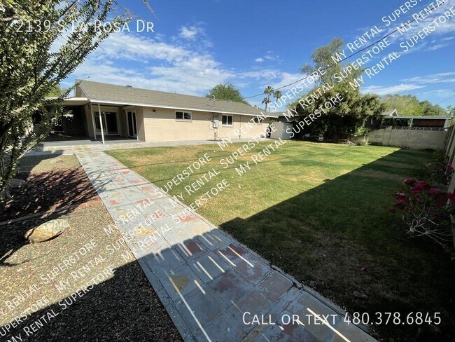 Building Photo - 2139 S La Rosa Dr