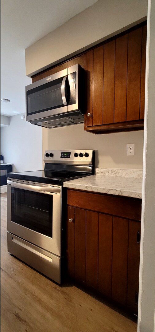 Building Photo - 3006-3008 Creekview Circle