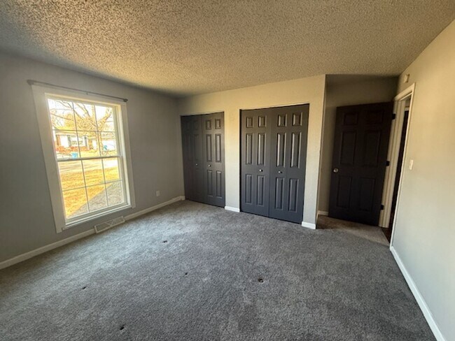 Building Photo - 812/814 DEERFIELD