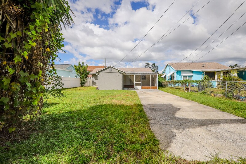 Building Photo - 4220 38th Ave N