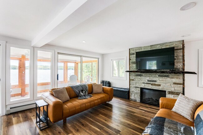 Building Photo - 6 Paquette Ln