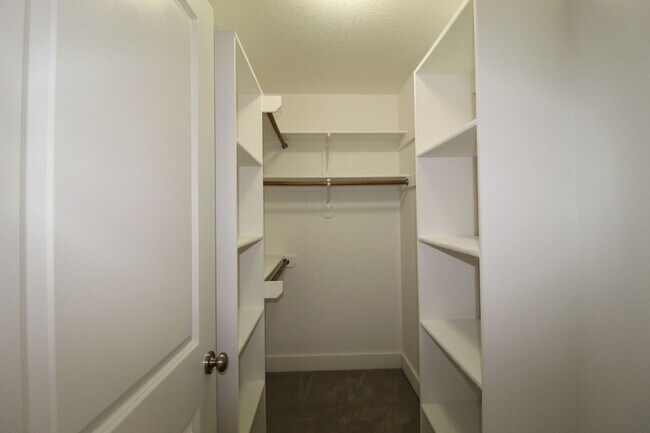 Building Photo - 3 Bedroom 2.5 Bath In Kansas City, Kansas