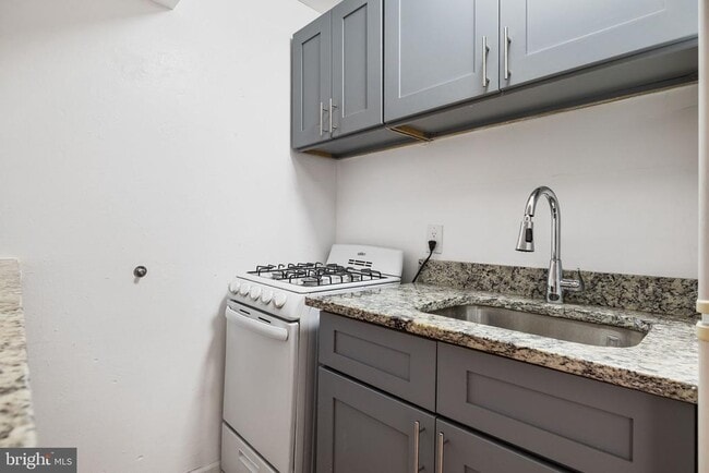 Building Photo - 1225 Spruce St