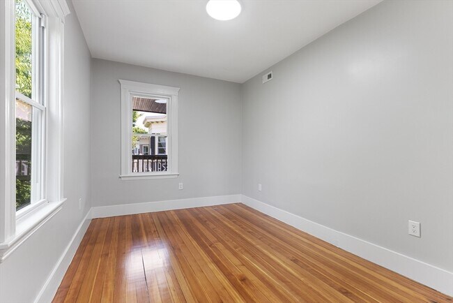 Building Photo - 64 Bakersfield St