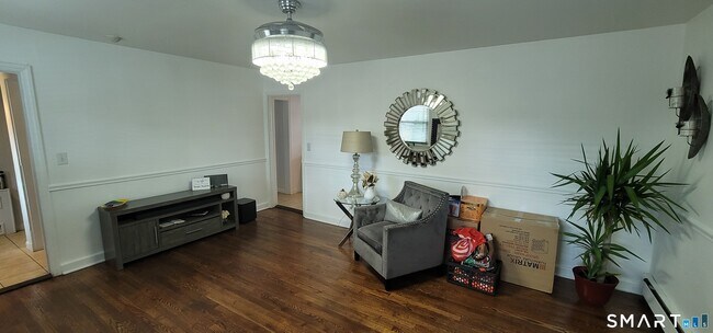 Building Photo - 321 Evers St