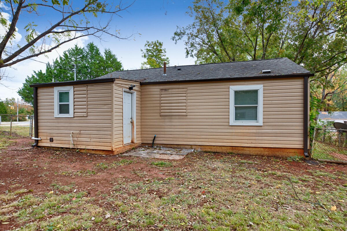 Building Photo - 4304 9th Ave SW