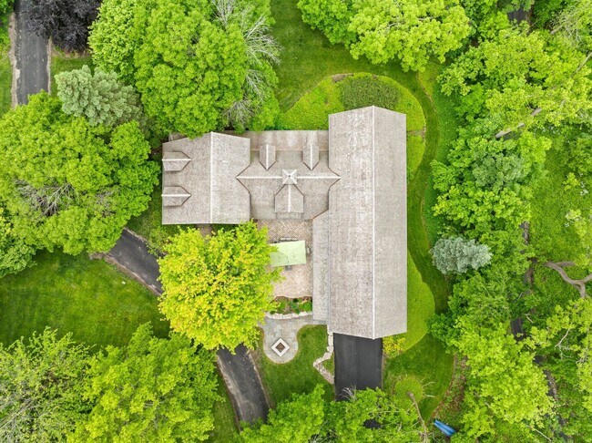 Building Photo - Williams Bay Lakefront Living Furnished Home Available for Monthly & Mid Term Rentals