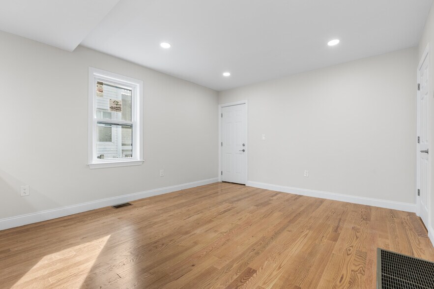 Building Photo - 322 Jefferson Ave