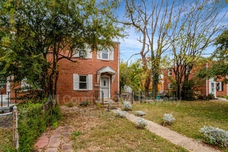 Building Photo - 2238 Farrington Ave