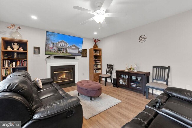 Building Photo - 15728 Beau Ridge Dr