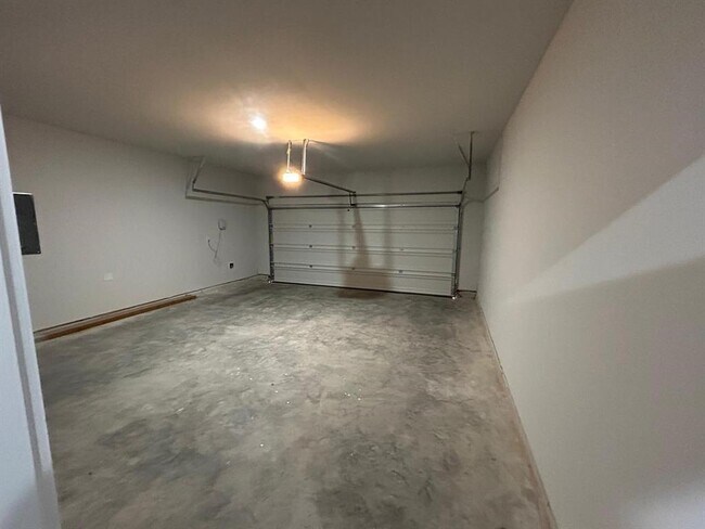 Building Photo - 7850 Alset Dr