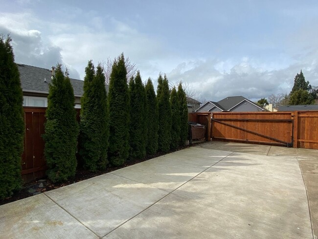 Building Photo - Well Sought-Out Junction City Three Bedroom