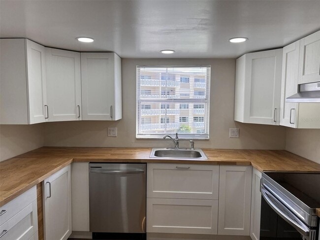 Building Photo - 1120 N Shore Dr NE