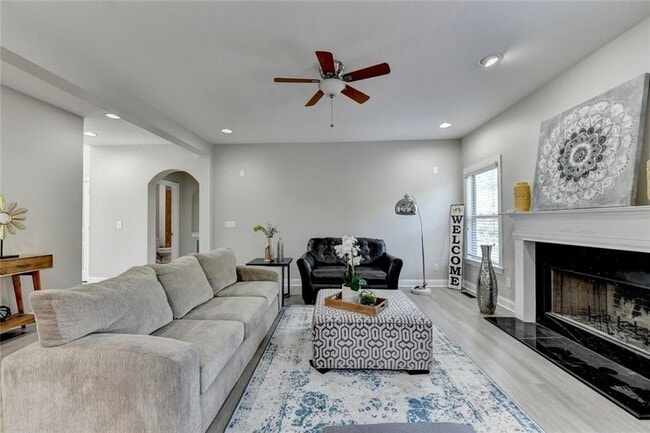 Building Photo - 4805 Shelbourne Dr