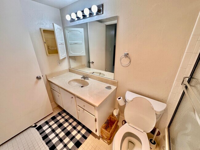 Building Photo - 1805 Eleuthera Point