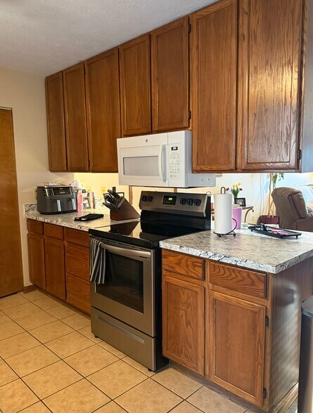 Building Photo - 407 Leffel Ct