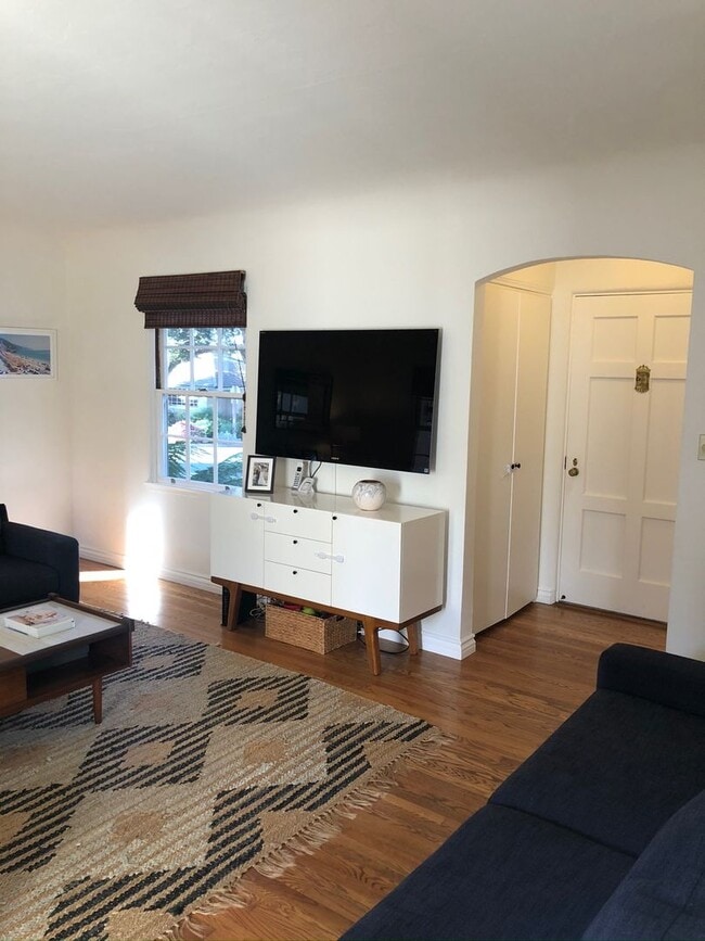 Building Photo - Valmonte Beauty 2 Bedroom Beautiful Home  on Corner Lot with Huge yard