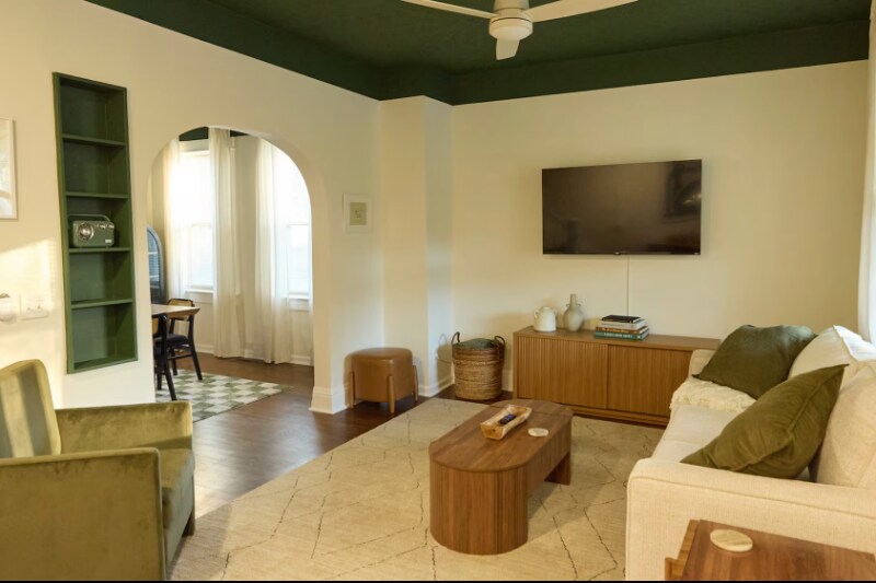 Building Photo - 2433 S 16th St