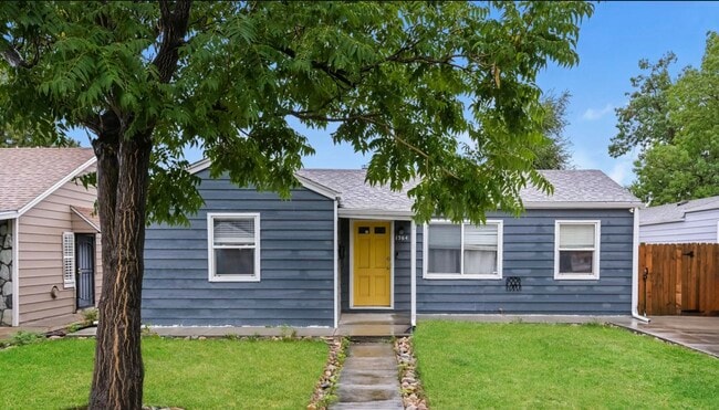 Building Photo - Immediate Move In.