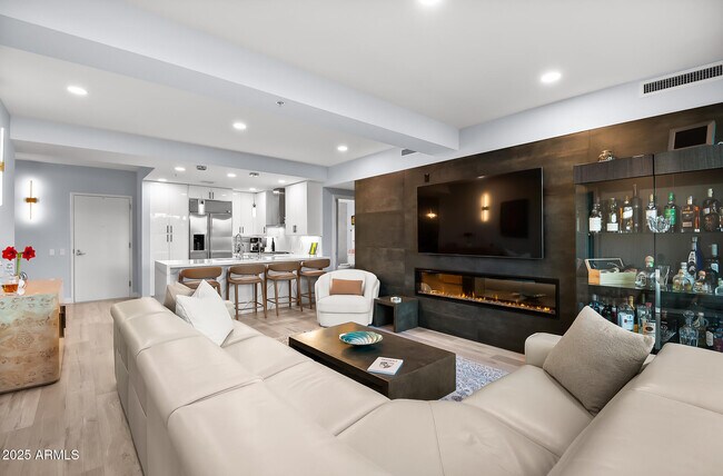 Building Photo - 7167 E Rancho Vista Dr