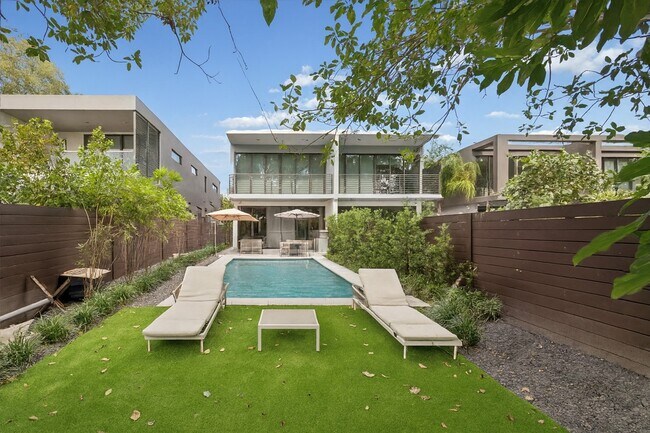 Building Photo - 3458 Day Ave