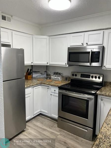 Building Photo - 2708 NE 14th Street Causeway