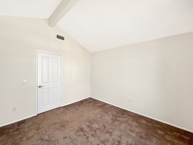 Building Photo - Beautiful 5BD/3BA 2-Story House in Tierras...