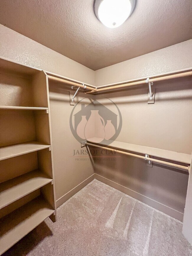 Building Photo - Beautiful South Salem Home - MOVE IN READY!