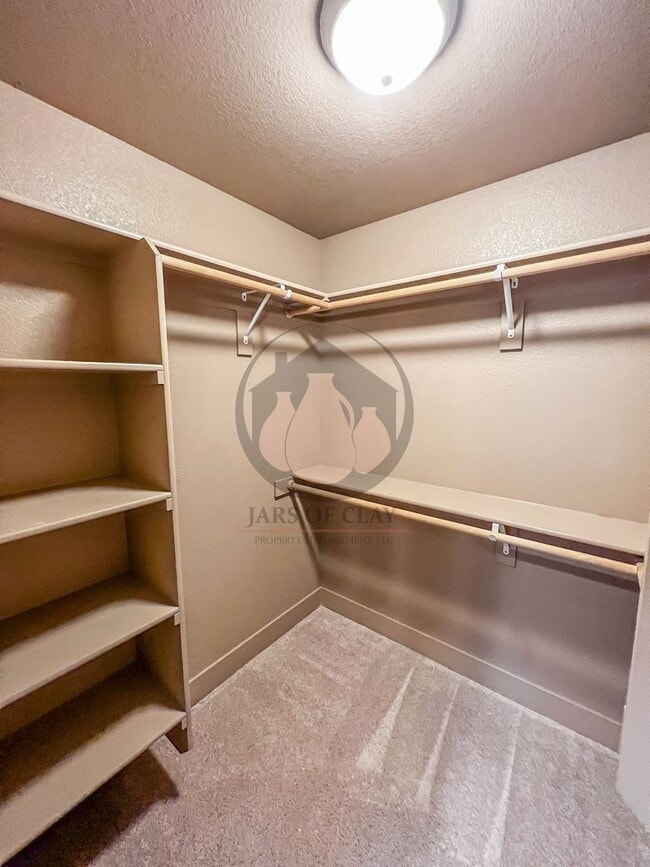 Building Photo - Beautiful South Salem Home