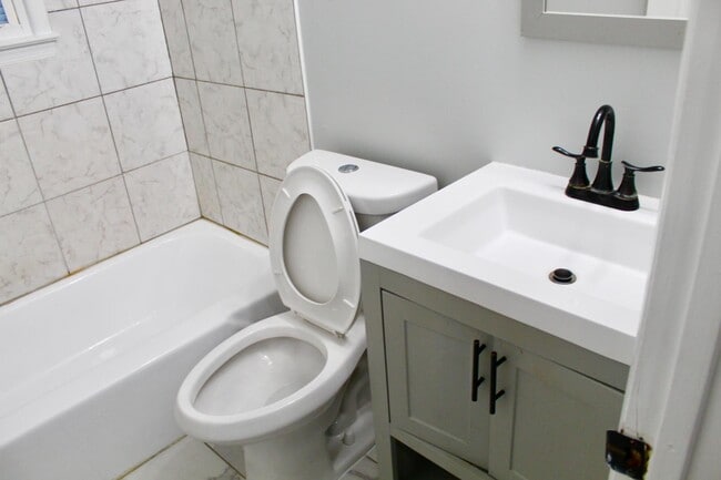 Building Photo - 5707 Alan Dr