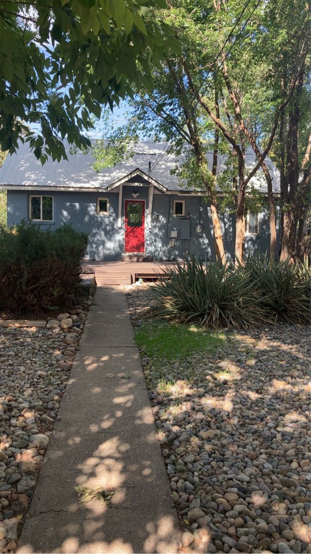 Building Photo - Charming 4-Bedroom Home in Prime Location ...
