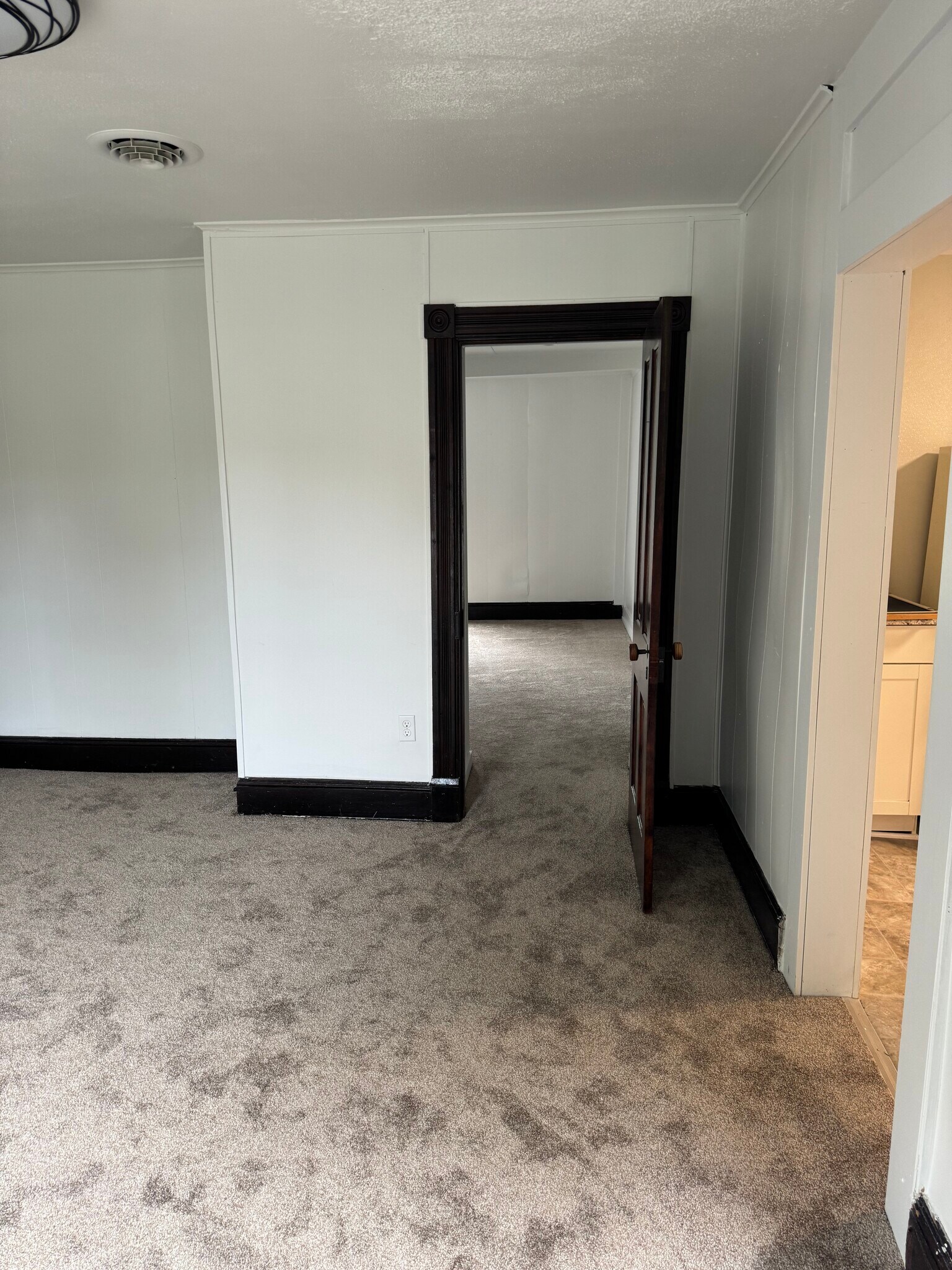 Building Photo - 10 Maryland Ave