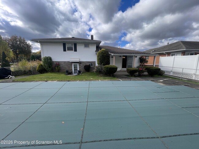 Building Photo - 708 Woodmere Ave