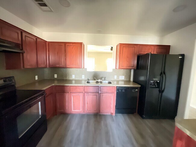 Building Photo - 360 Virtual Tour Available