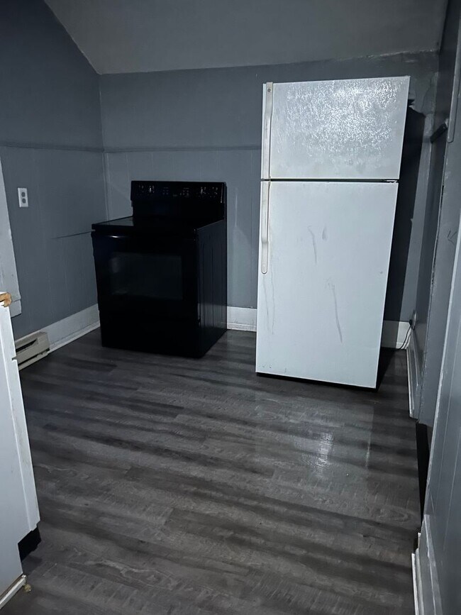 Building Photo - 611 W Marion St