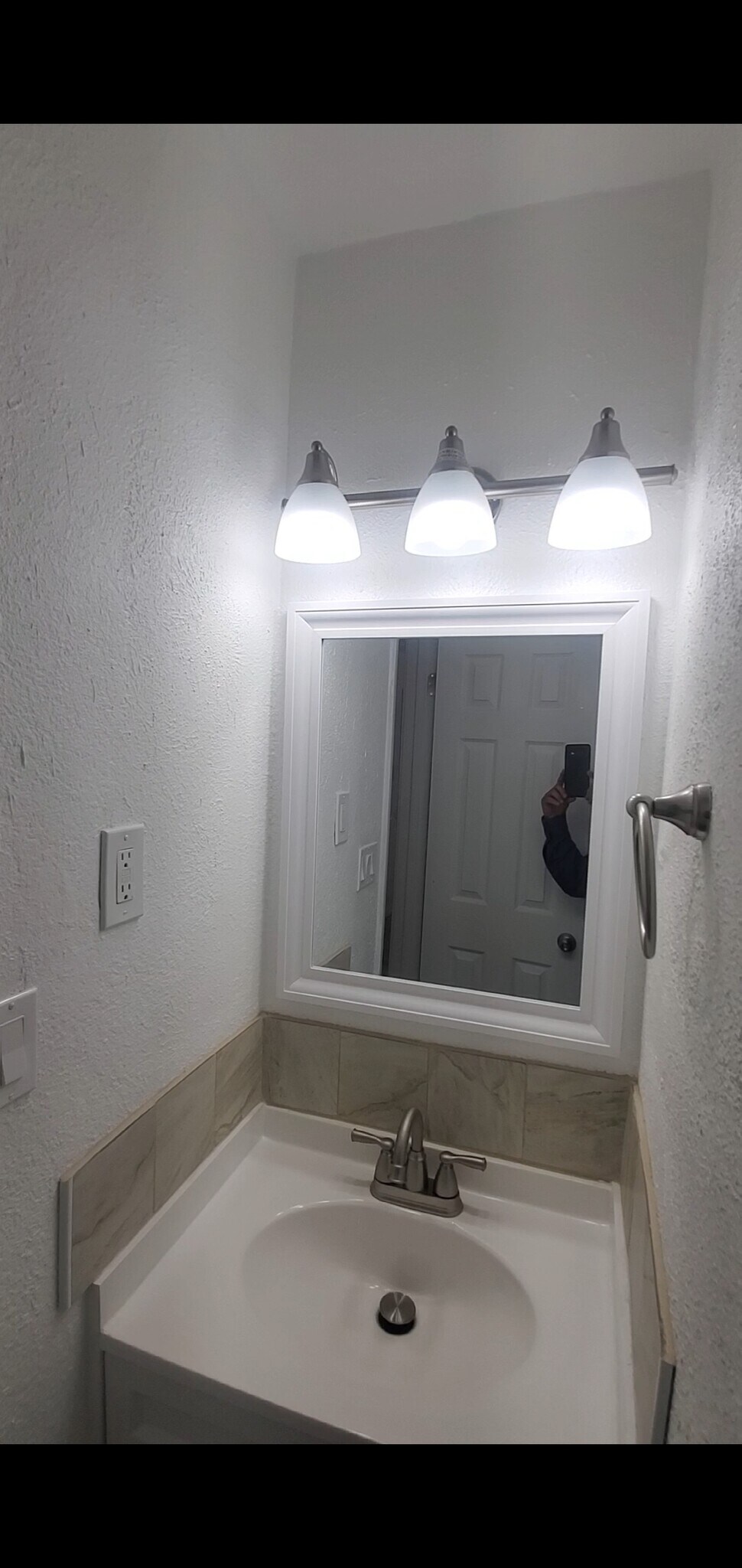 Building Photo - 549 NW Renfro St