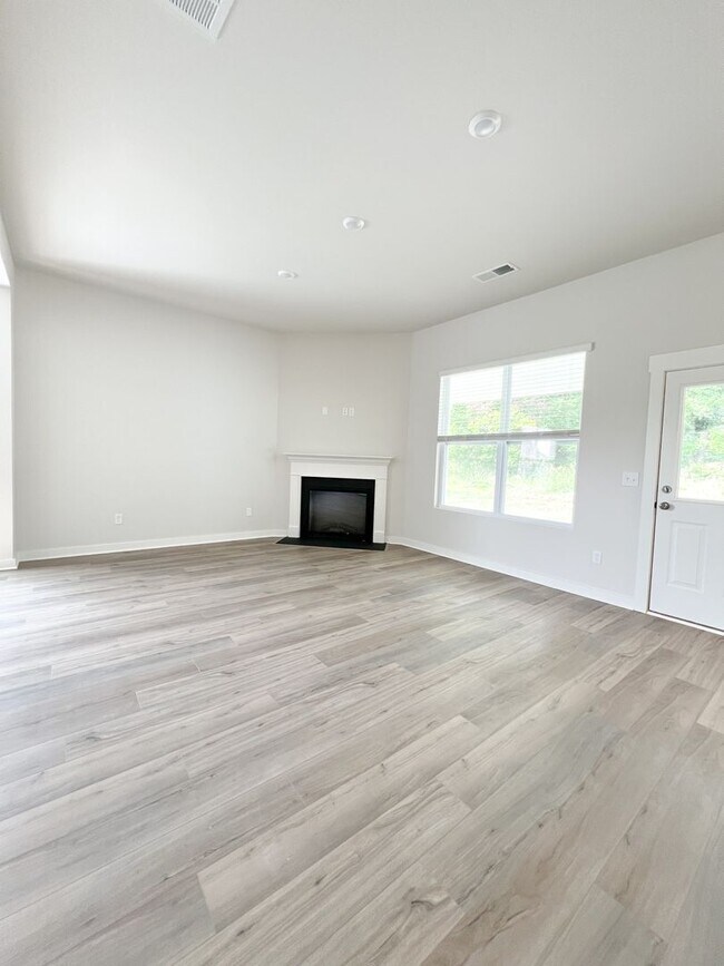 Building Photo - New Construction--Gorgeous and Move-In Ready!