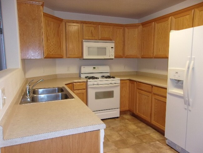 Building Photo - Family Apartment