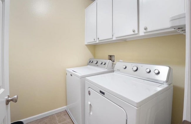 Building Photo - 39741 Columbia Union Dr