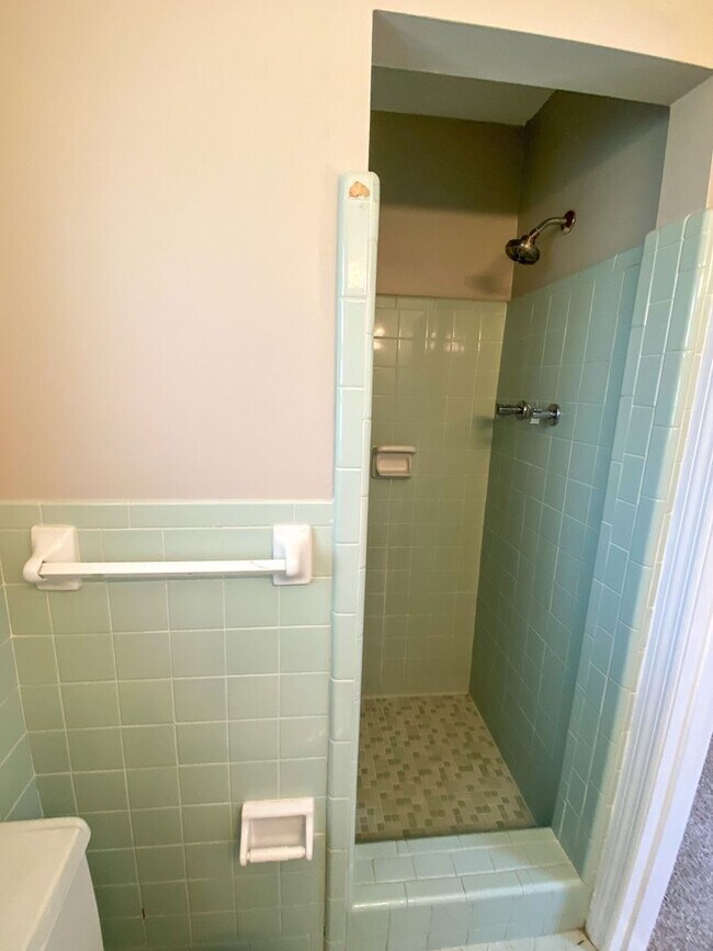 Building Photo - 3 bed, 2 bath home with access to 79 and 40.
