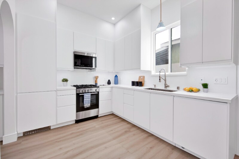 Building Photo - 2352 E Poppy St