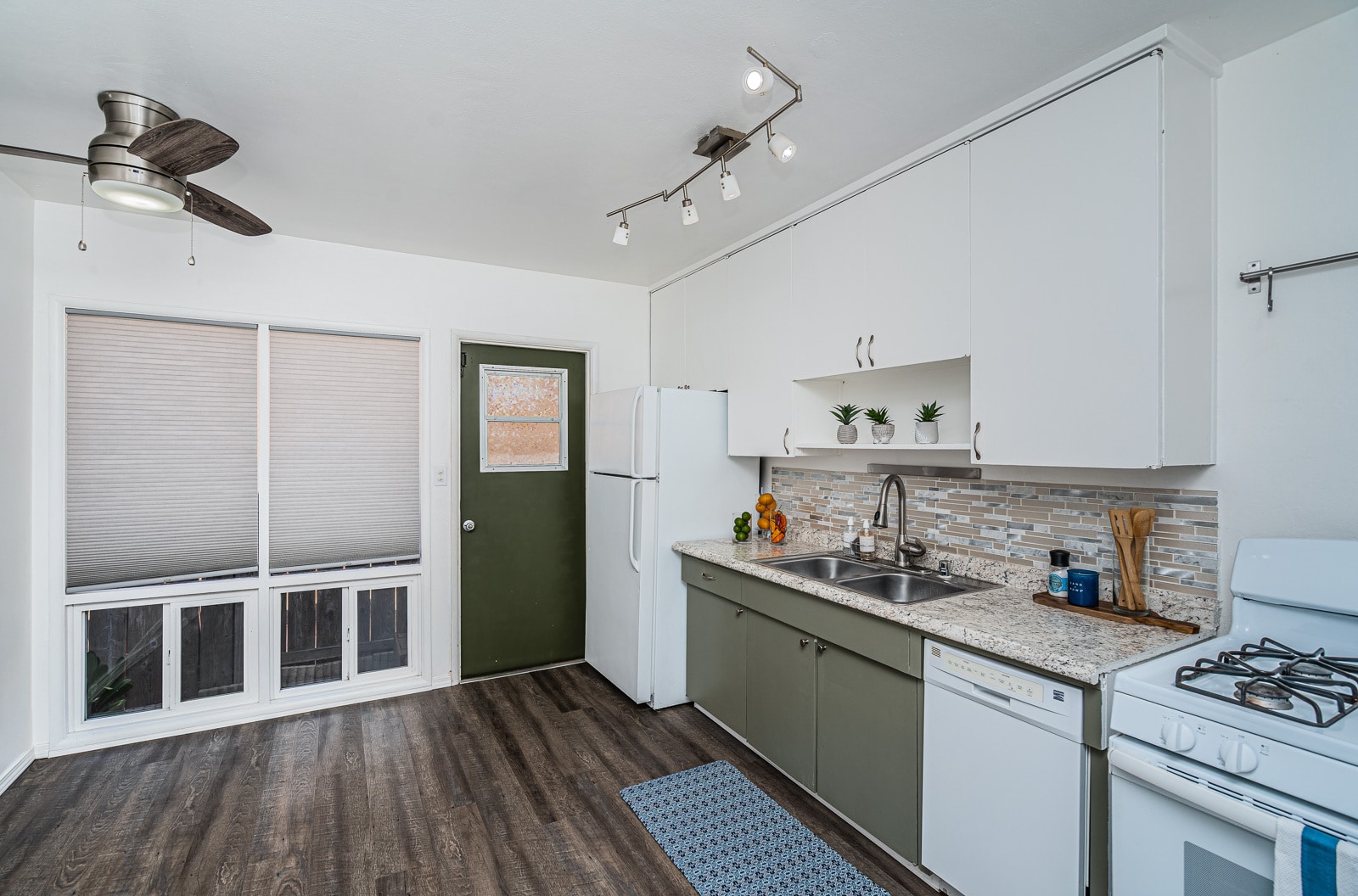 Building Photo - 4821 Jumano Ave