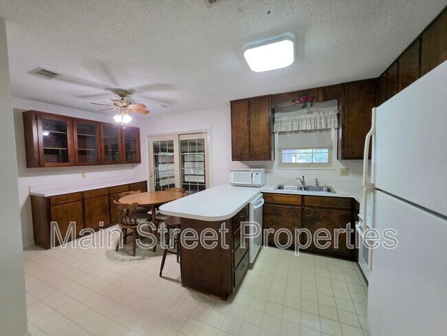 Building Photo - 5505 Fairview Dr