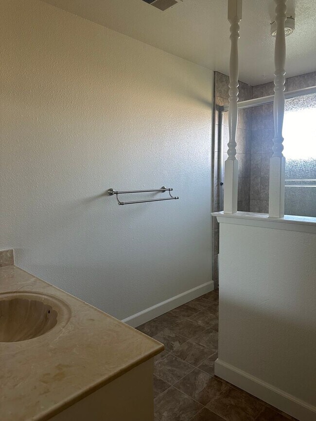 Building Photo - 247 S Simon St