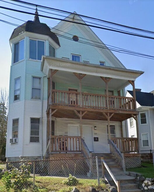 Building Photo - 225 Willow St