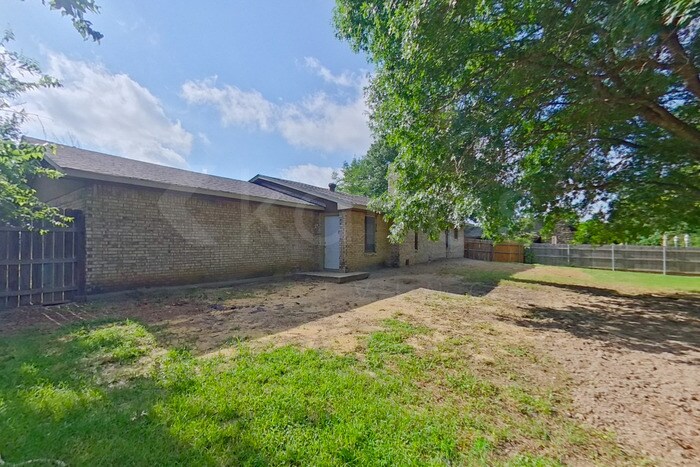 Building Photo - 168 Creekview Dr E