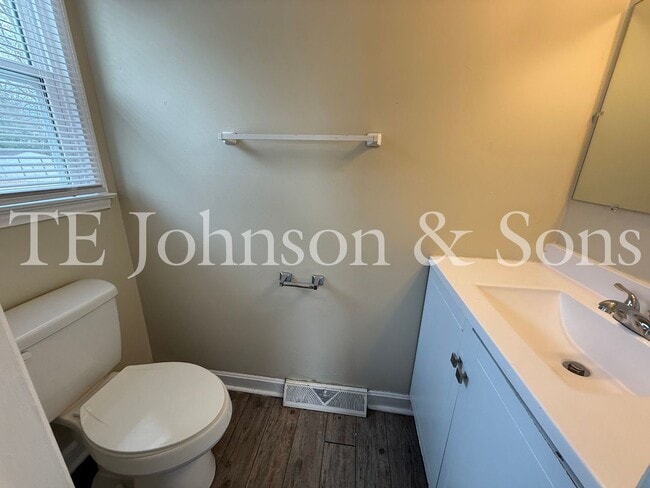 Building Photo - Charming 3 Bedroom Home with Hardwood Floors and Large Backyard in Winston-Salem