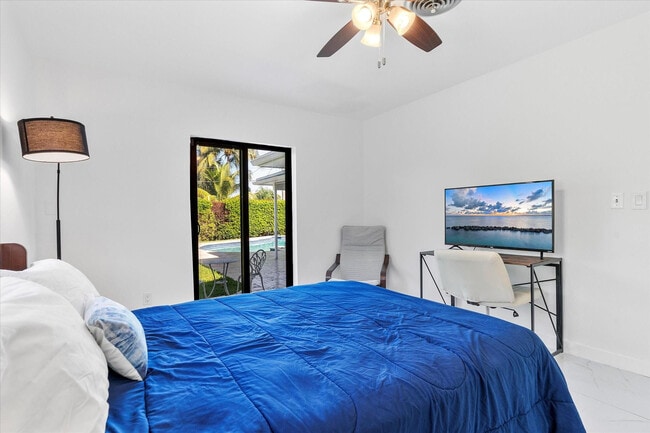 Building Photo - 440 N Rainbow Dr